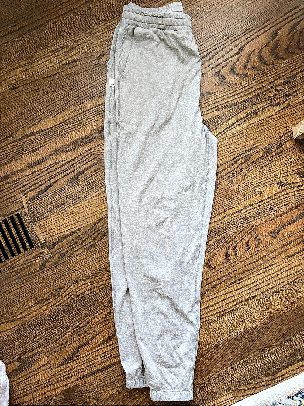 vuori Boyfriend Jogger- soft pewter heather- size small